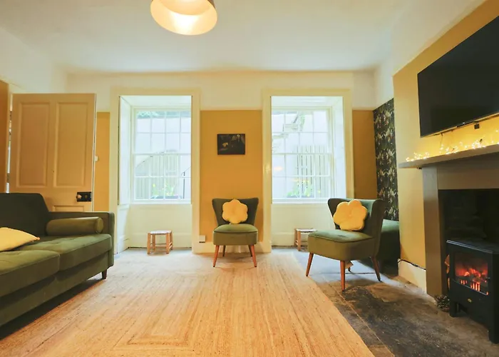 Two Bedroom Flat In Caledonia Place Apartmán