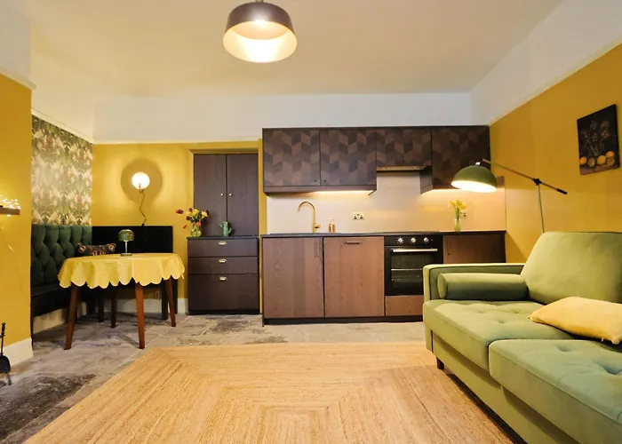 Two Bedroom Flat In Caledonia Place