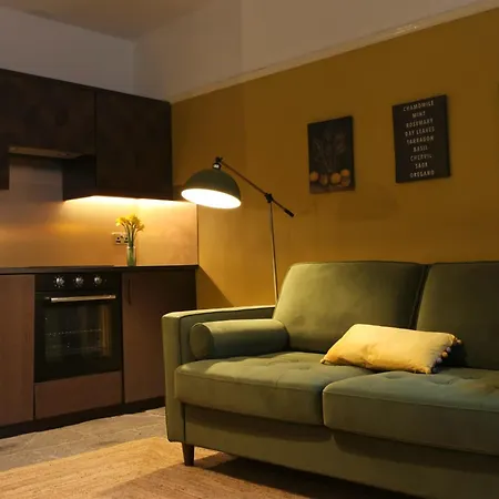 Two Bedroom Flat In Caledonia Place *