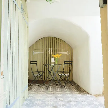 Апартаменты Two Bedroom Flat In Caledonia Place *