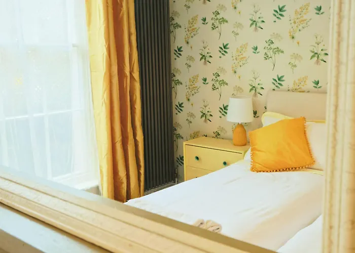 Апартаменты Two Bedroom Flat In Caledonia Place Бристоль