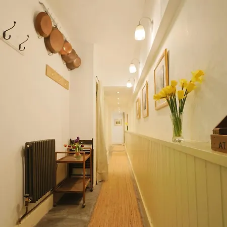 Apartman Two Bedroom Flat In Caledonia Place