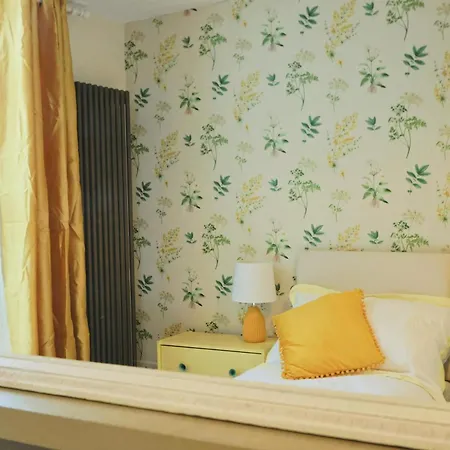 Two Bedroom Flat In Caledonia Place 布里斯托