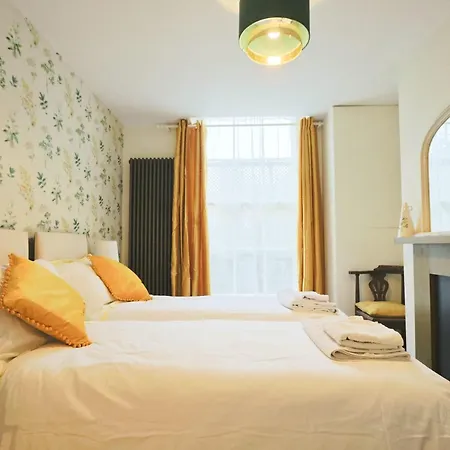 Two Bedroom Flat In Caledonia Place 公寓 布里斯托
