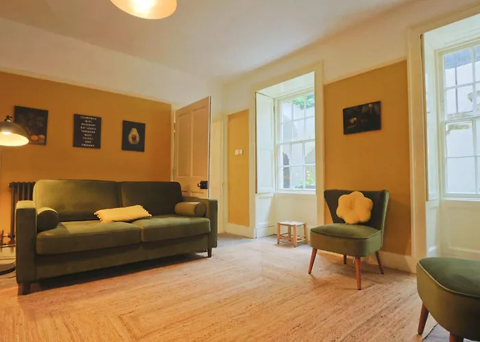 Two Bedroom Flat In Caledonia Place Appartement *
