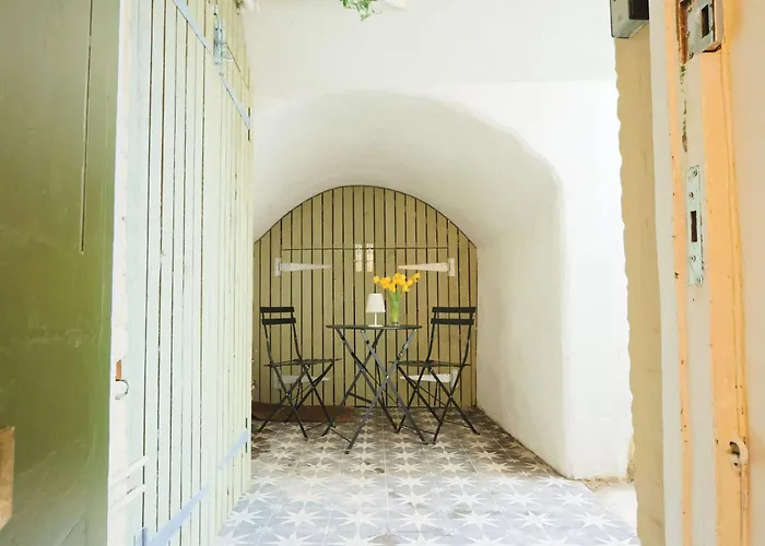 Appartement Two Bedroom Flat In Caledonia Place *